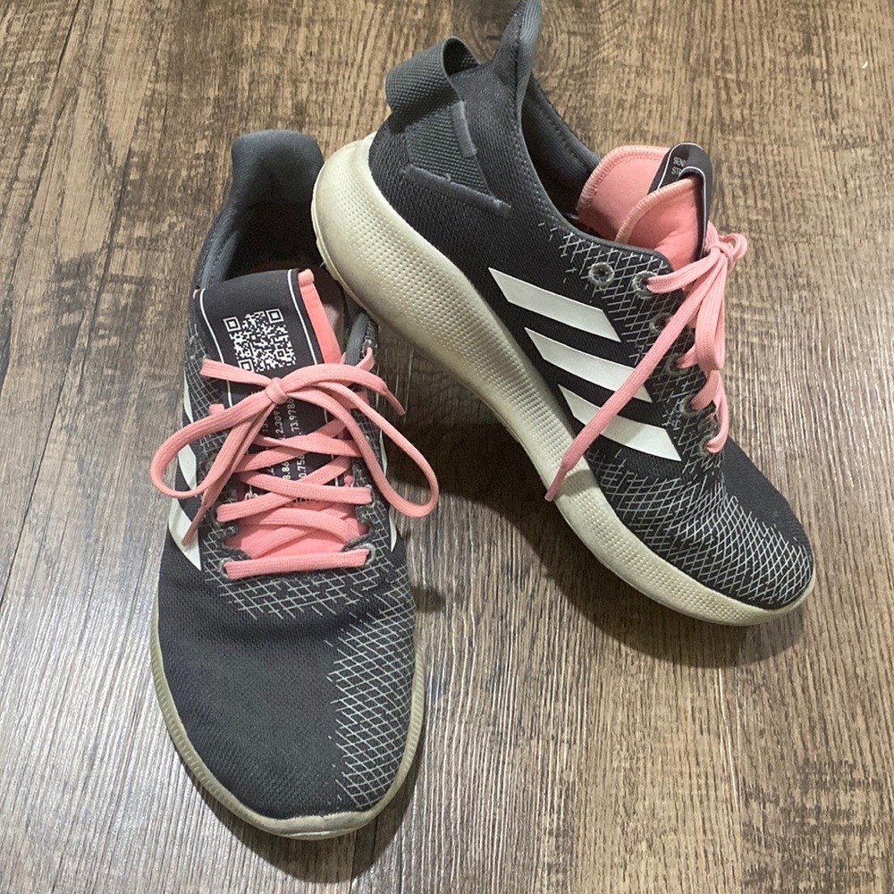 Ladies Adidas Tennis Shoes